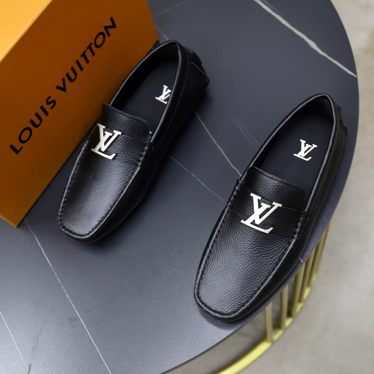Ex-factory price: 480💰【LV】Louis Vuitton ⚠️High-end men’s driving and pedal series ⚠️38-44 (customized for 45) ⚠️All original cowhide leather! Thick and soft! Made entirely of calfskin lining! Rubber sheet anti-slip beanie sole! Three-dimensional package technology! Fashionable and classic! Handicrafts! Original high quality! Feel free to compare!
